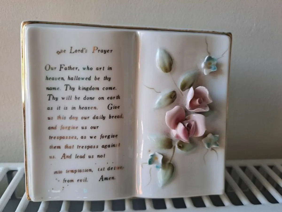 The Lord's Prayer figurine - Image 1