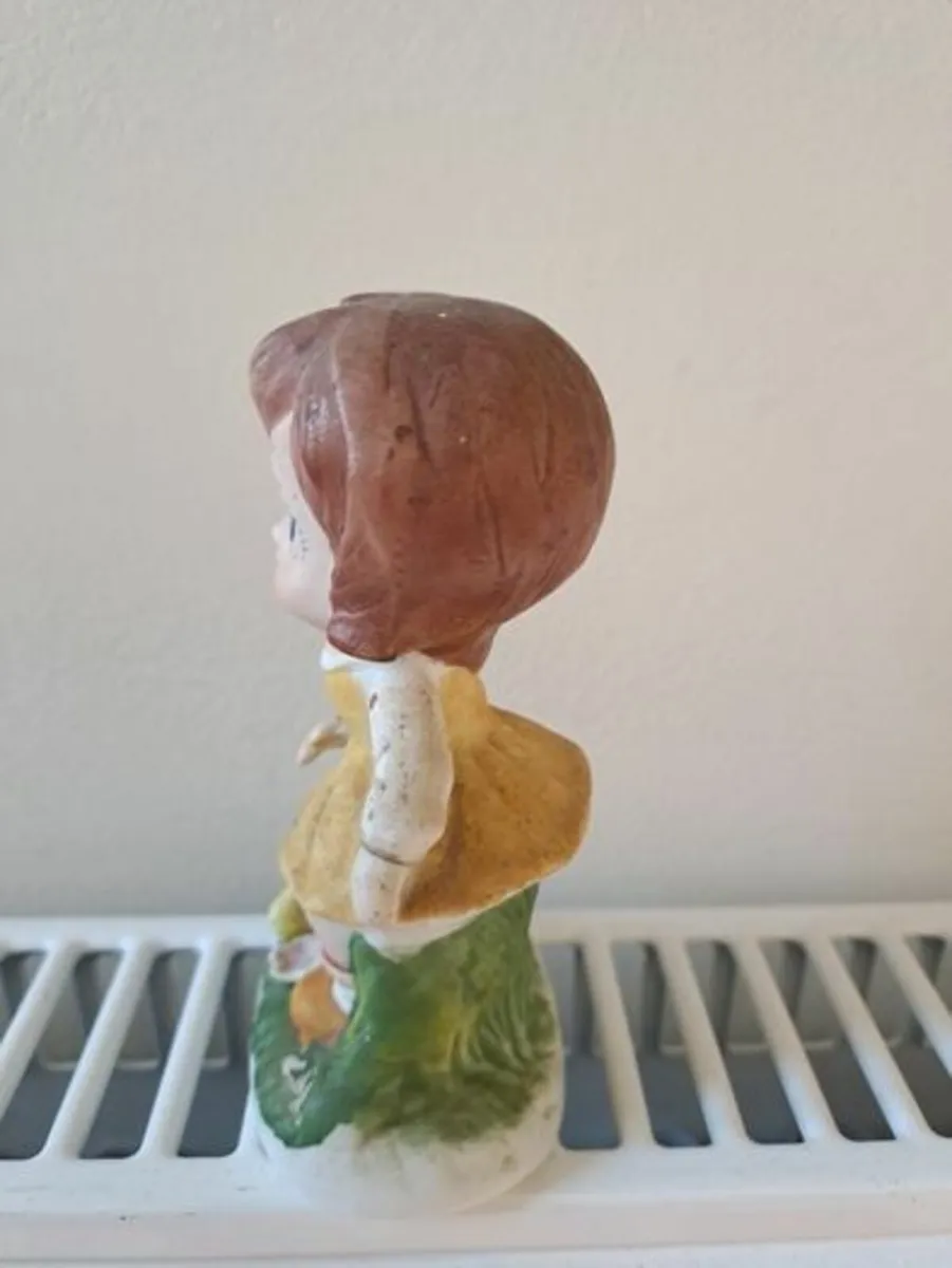 Vintage Figurine girl in yellow dress with turtle - Image 3