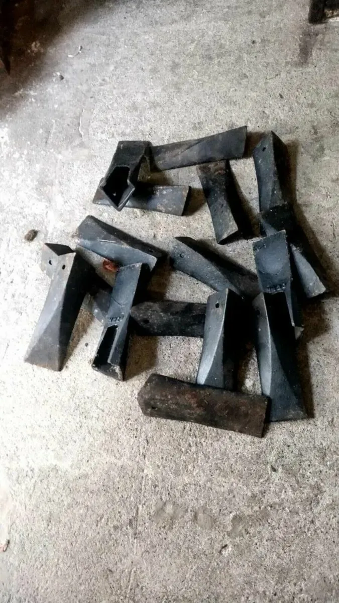 16. Vintage HW 20 plough ridge points - Image 1