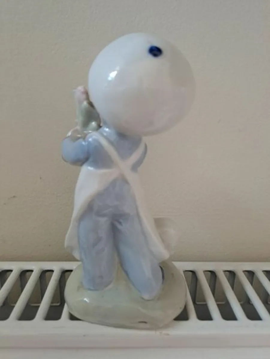 1960s girl with flowers and dog figurine - Image 4