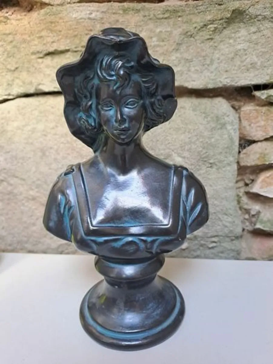 Painted bronzed bust Figurine - Image 1