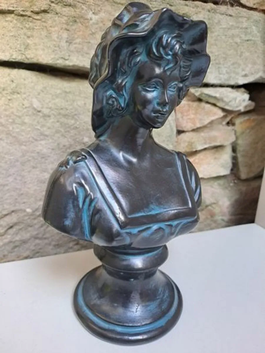 Painted bronzed bust Figurine - Image 3