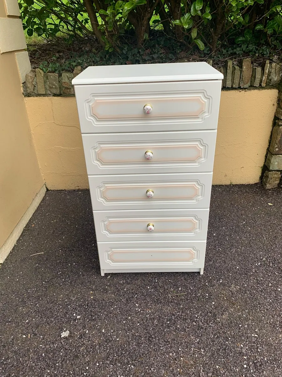 Bedroom chest of drawers - Image 1