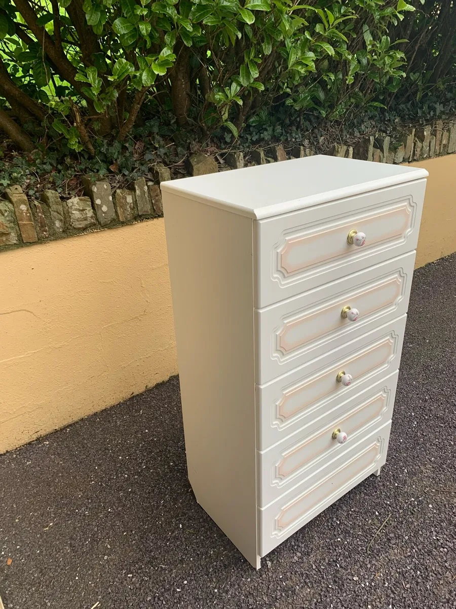 Bedroom chest of drawers - Image 2
