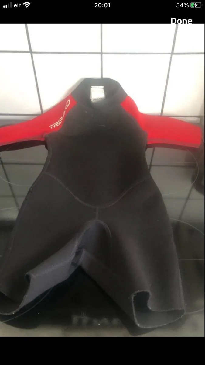 Boys wetsuit age 4 €10 - Image 2