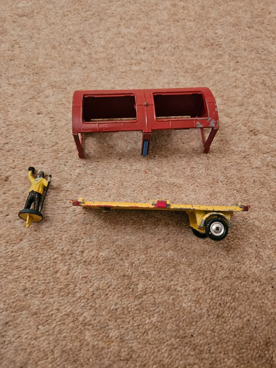 Corgi Chipperfields Circus Trailer + Figure - Image 1