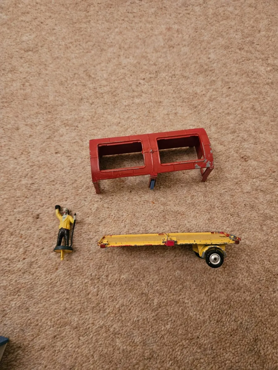 Corgi Chipperfields Circus Trailer + Figure - Image 2