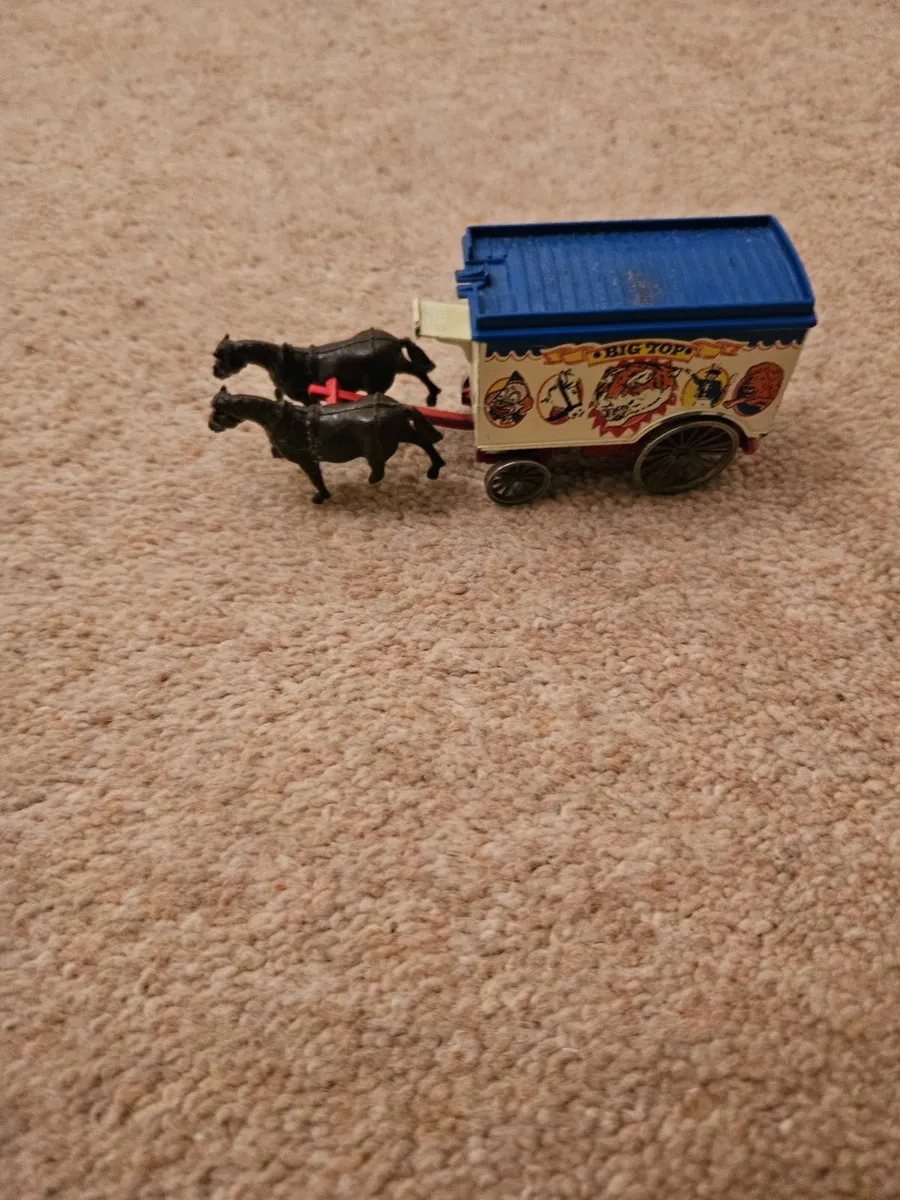 Corgi Lledo Circus Fair Ground Horse Drawn Wagon