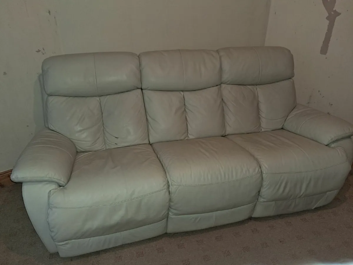 Furniture contents of house, all in good condition - Image 1