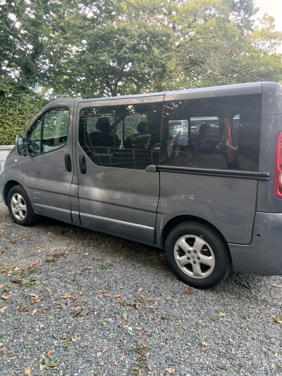 2011 Renault traffic wheelchair ♿️ car low mileage - Image 2