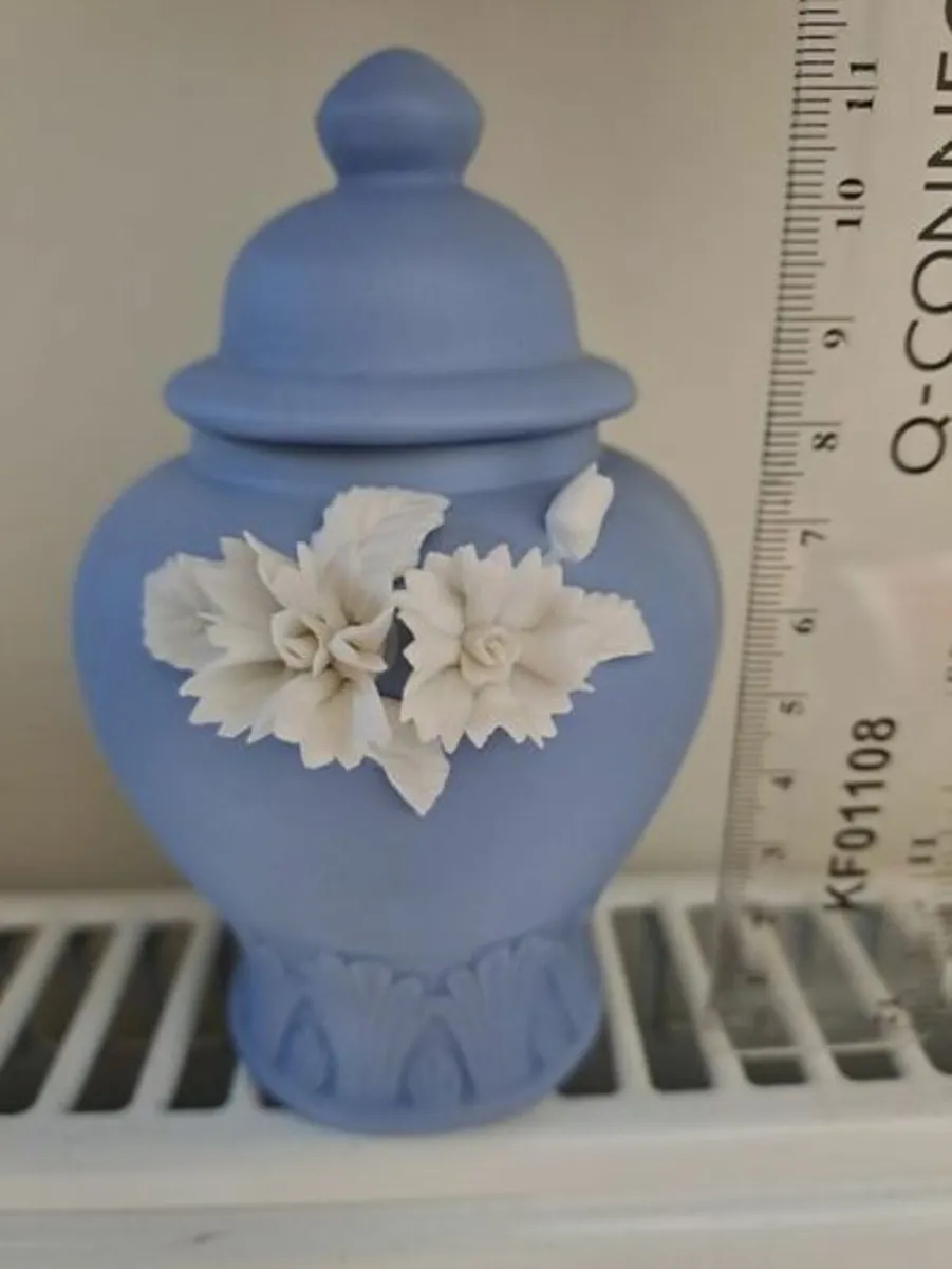 Vintage light blue Jasperware urn - Image 3