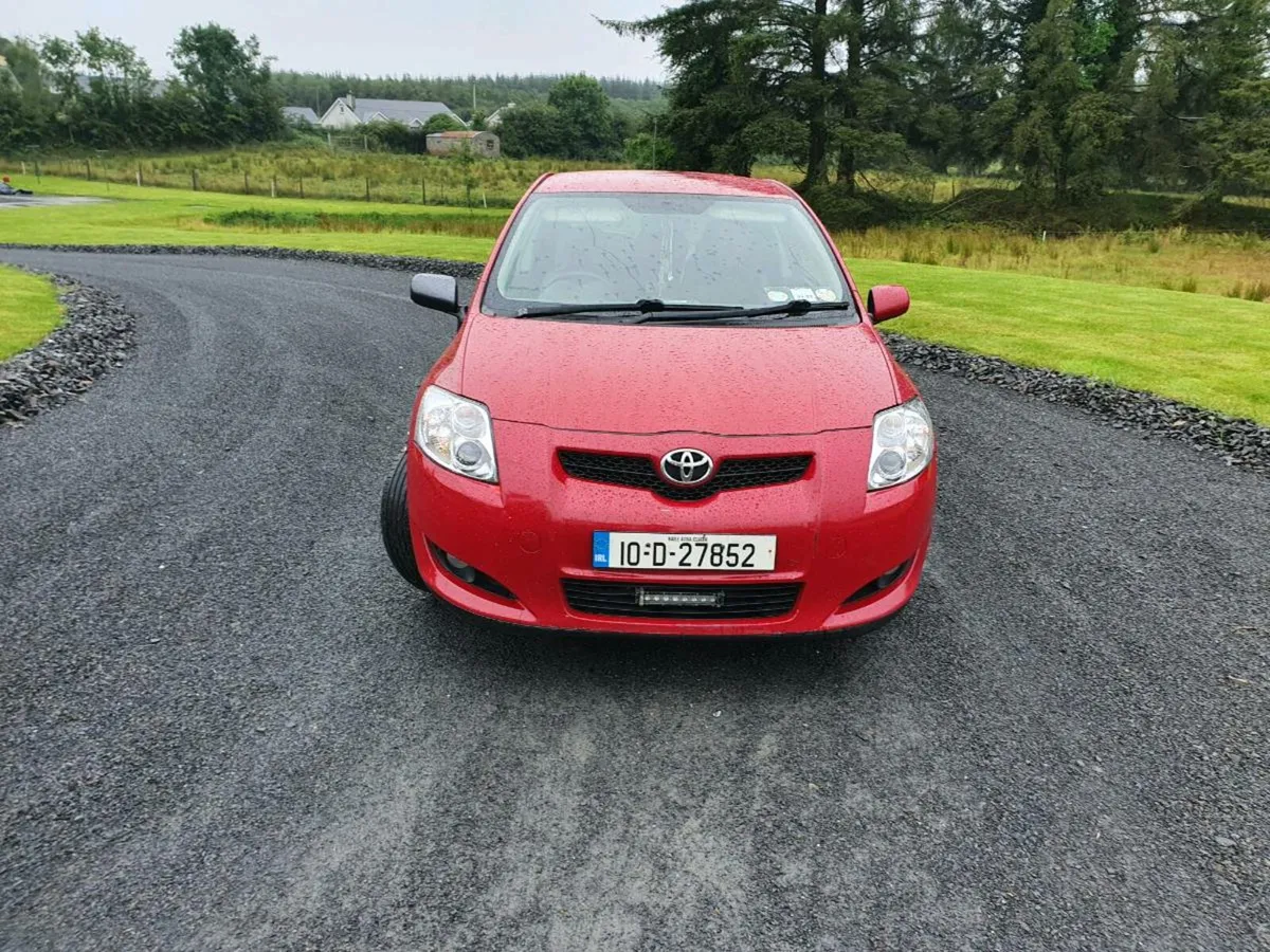 2010 Toyota Auris van - Image 1