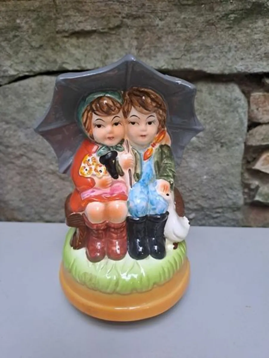Vintage musical figurine - Image 1