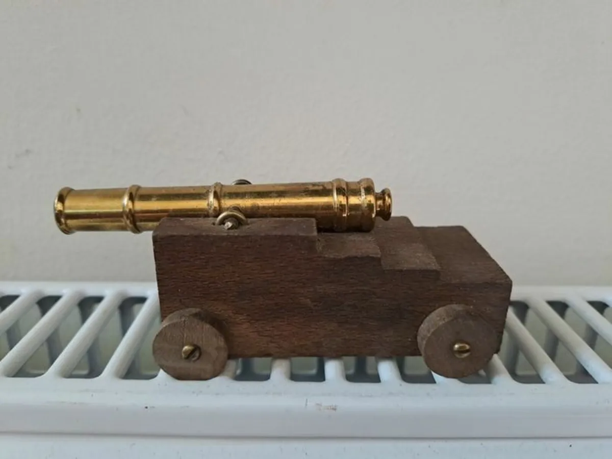 Vintage naval cannon model - Image 1