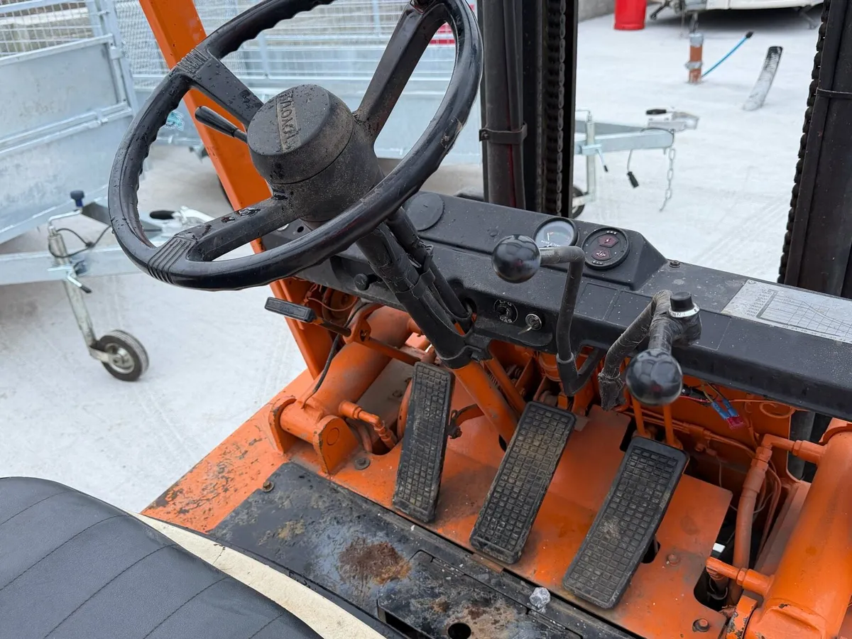 Toyota 2.5 tone forklift - Image 3