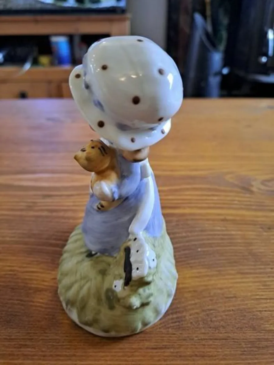 Vintage Porcelain figurine girl holding cat - Image 4