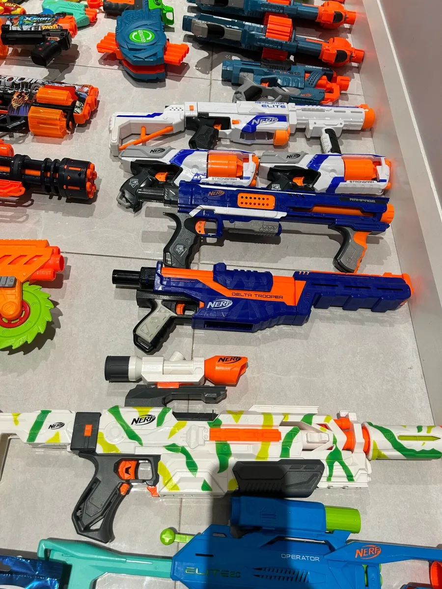 Huge collection of Nerf Guns, Gun Rack & Scooter - Image 3