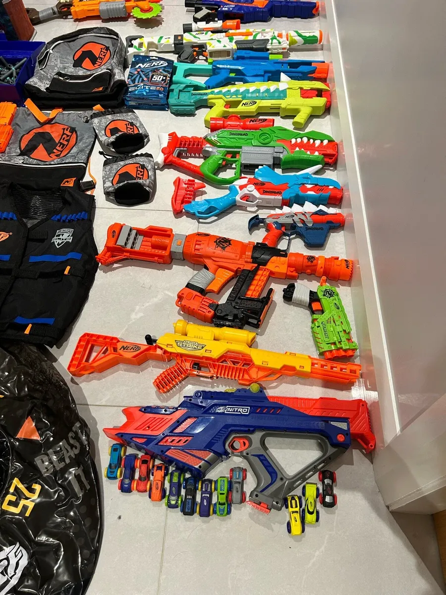 Huge collection of Nerf Guns, Gun Rack & Scooter - Image 4