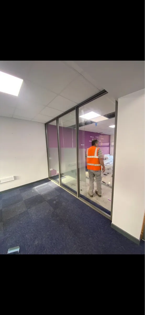 Glass partition unit - Image 1