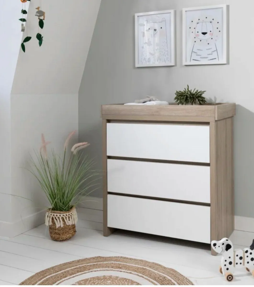 Cot and Changing unit - Image 4