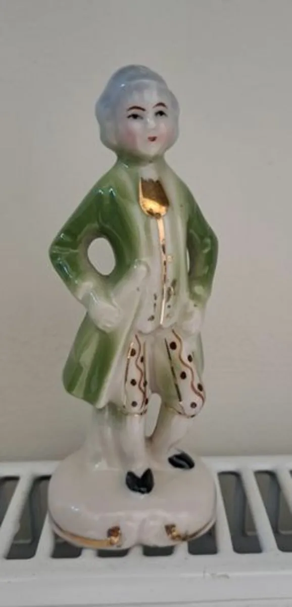 Gentleman figurine green and gold - Image 1