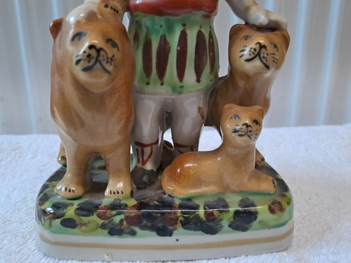Vintage Lion Tamer figurine - Image 4