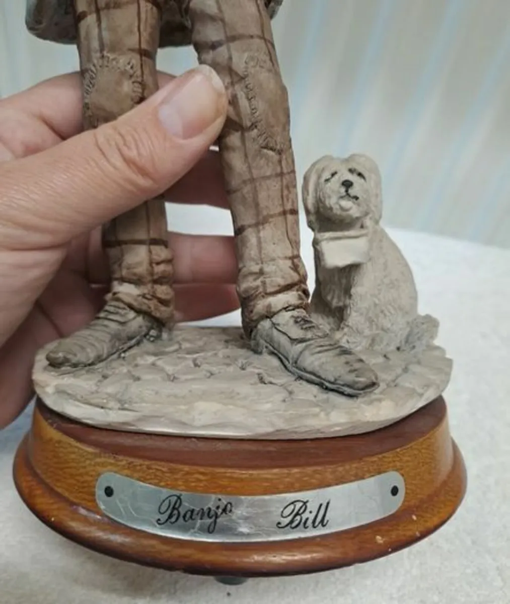 Banjo Bill Figurine - Image 2