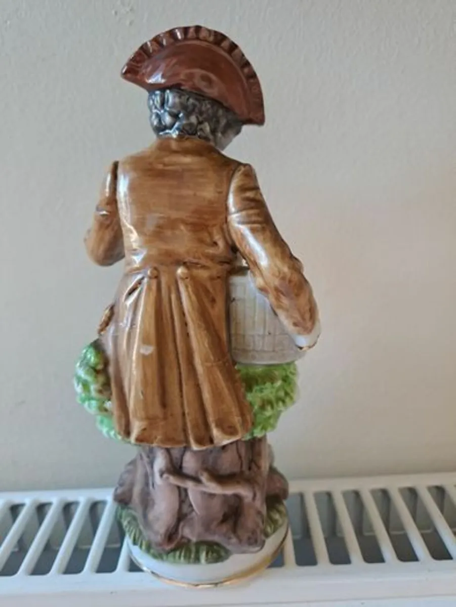 Vintage boy with bird figurine Capodimonte style - Image 4