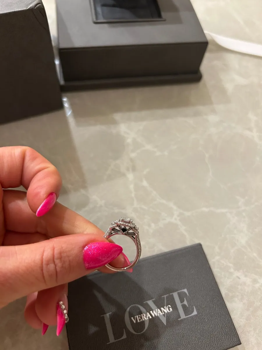 Engagement ring - Image 1