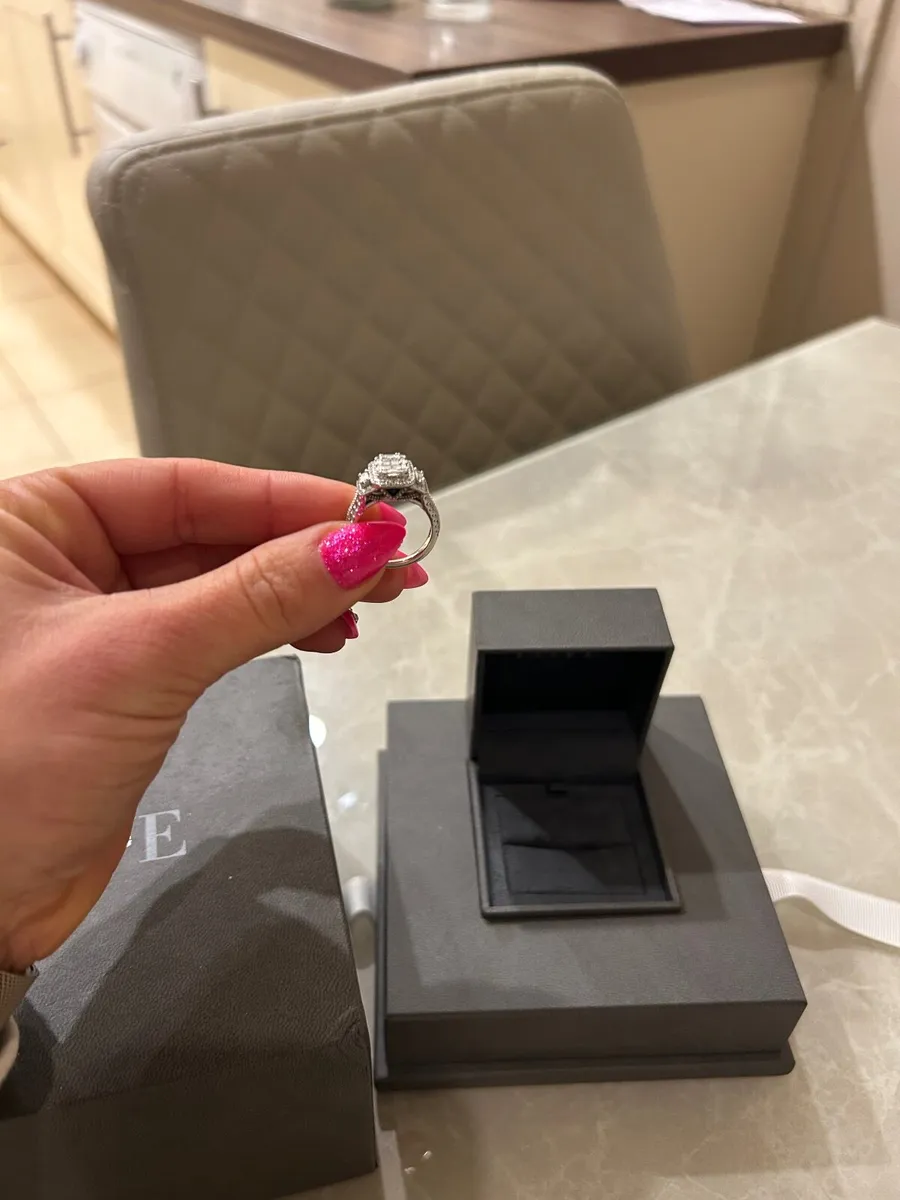 Engagement ring - Image 2