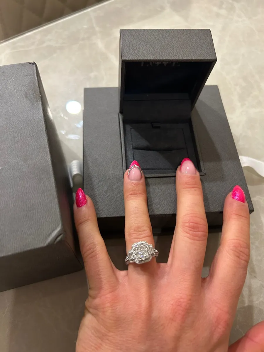 Engagement ring - Image 3