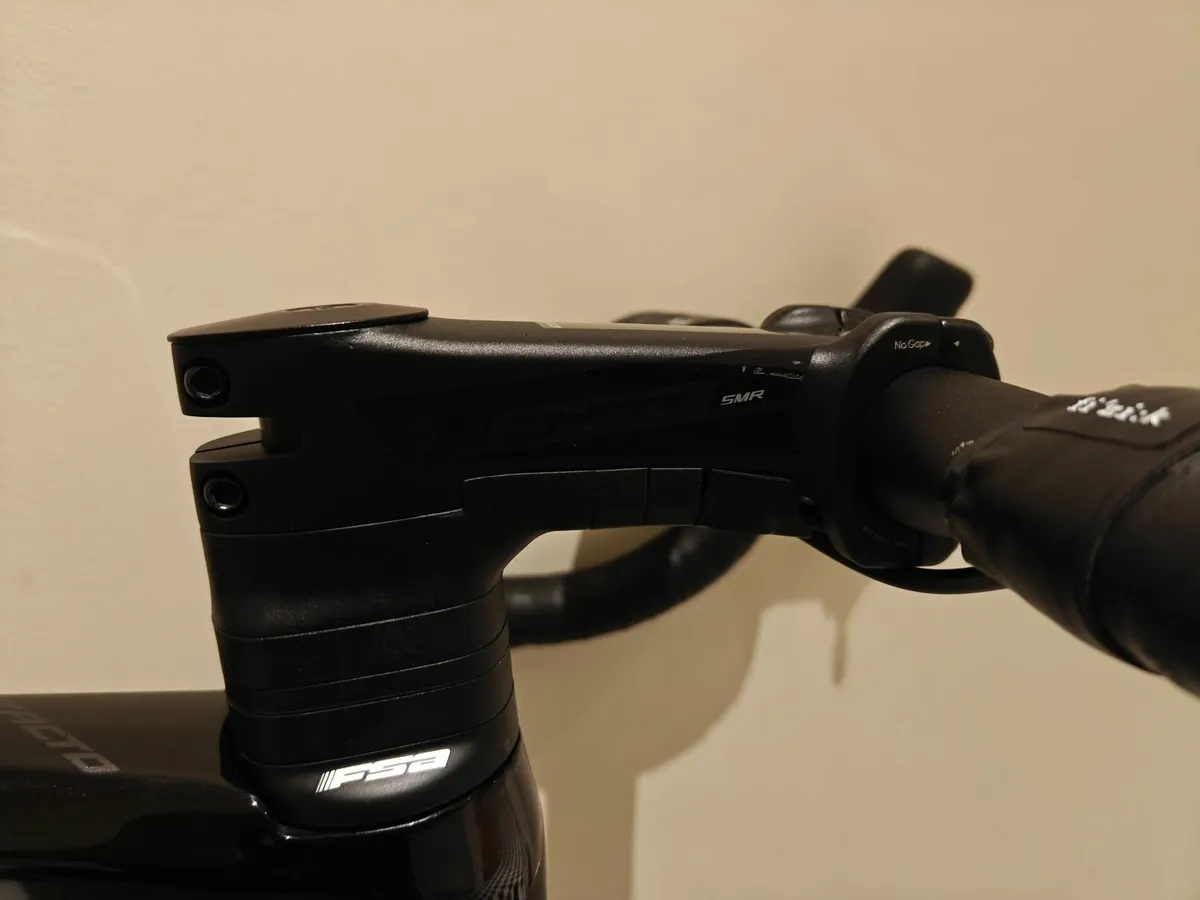 All Black Merida Reacto 6000 Di2 Limited Edition - Image 3