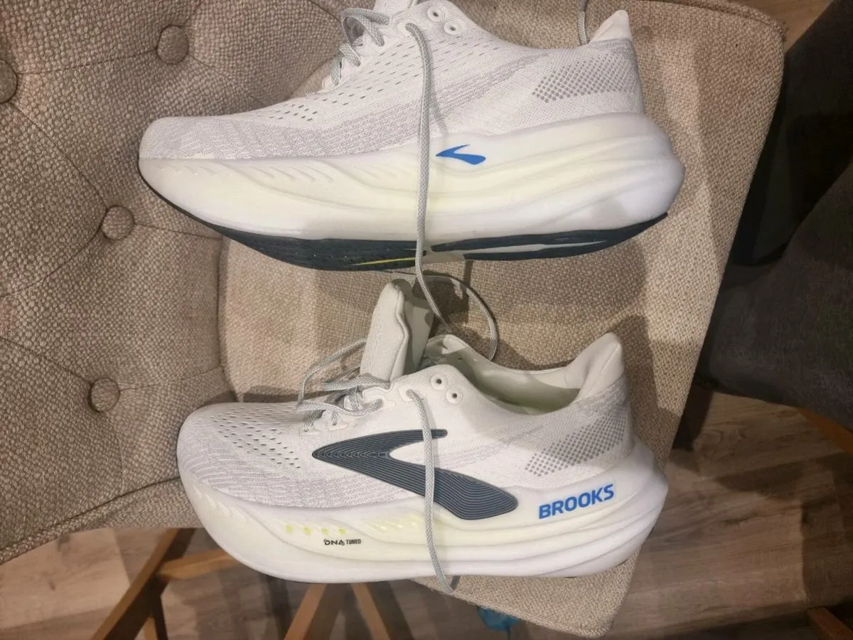 Brooks runners - Image 1