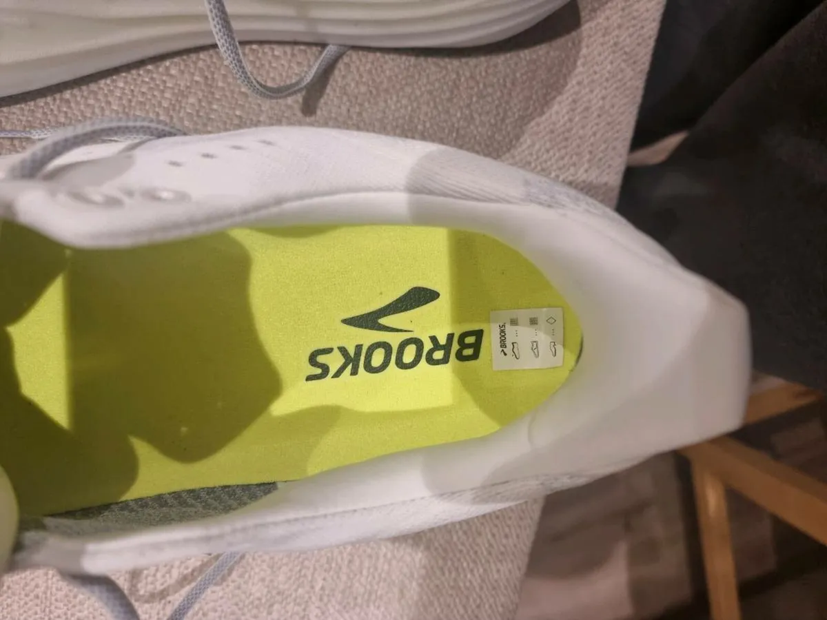 Brooks runners - Image 2