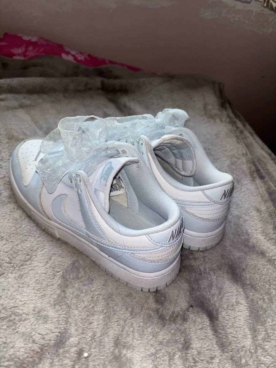 Nike dunks - Image 1