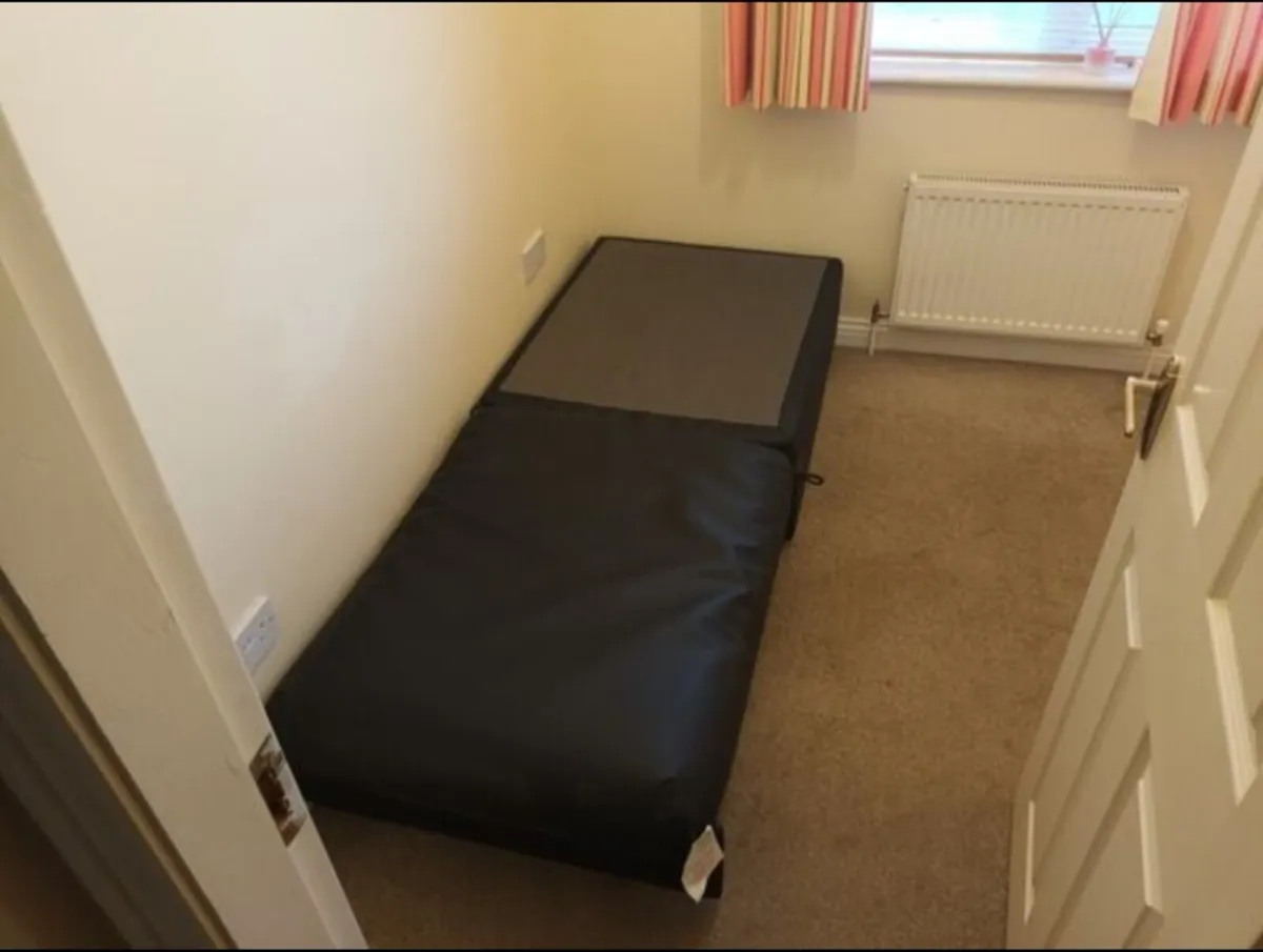 Foldable bed - Image 2