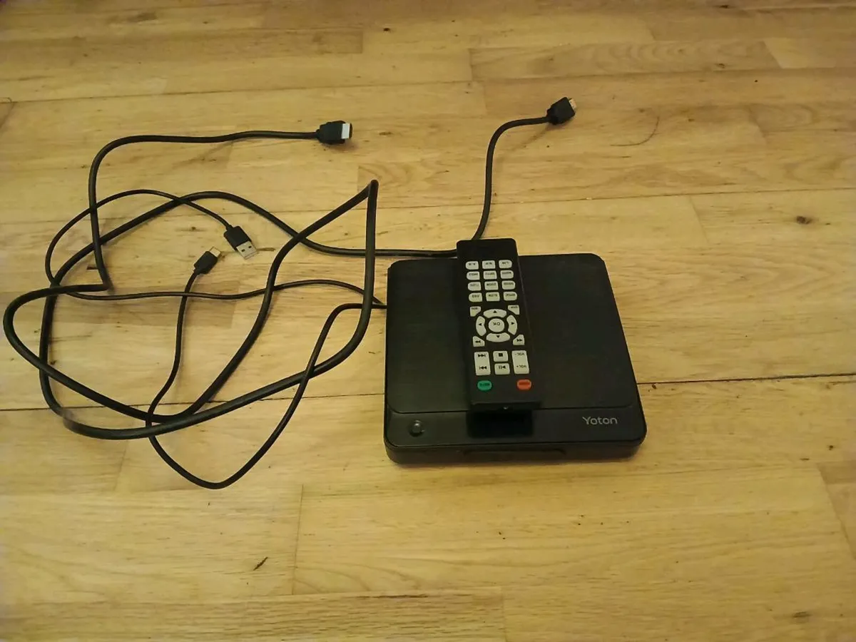 Portable dvd player as new can deliver only €30 - Image 1