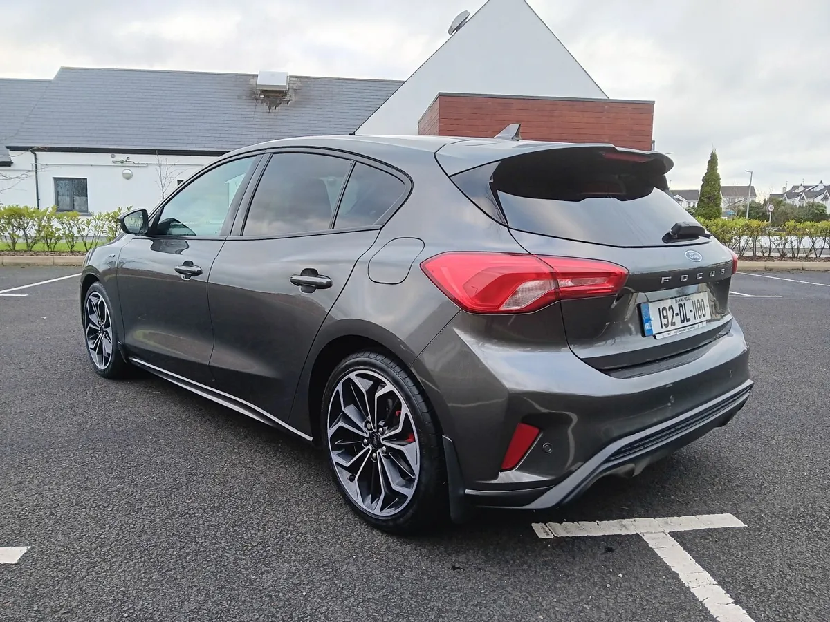 Ford Focus ST-Line X 2019 - Image 2