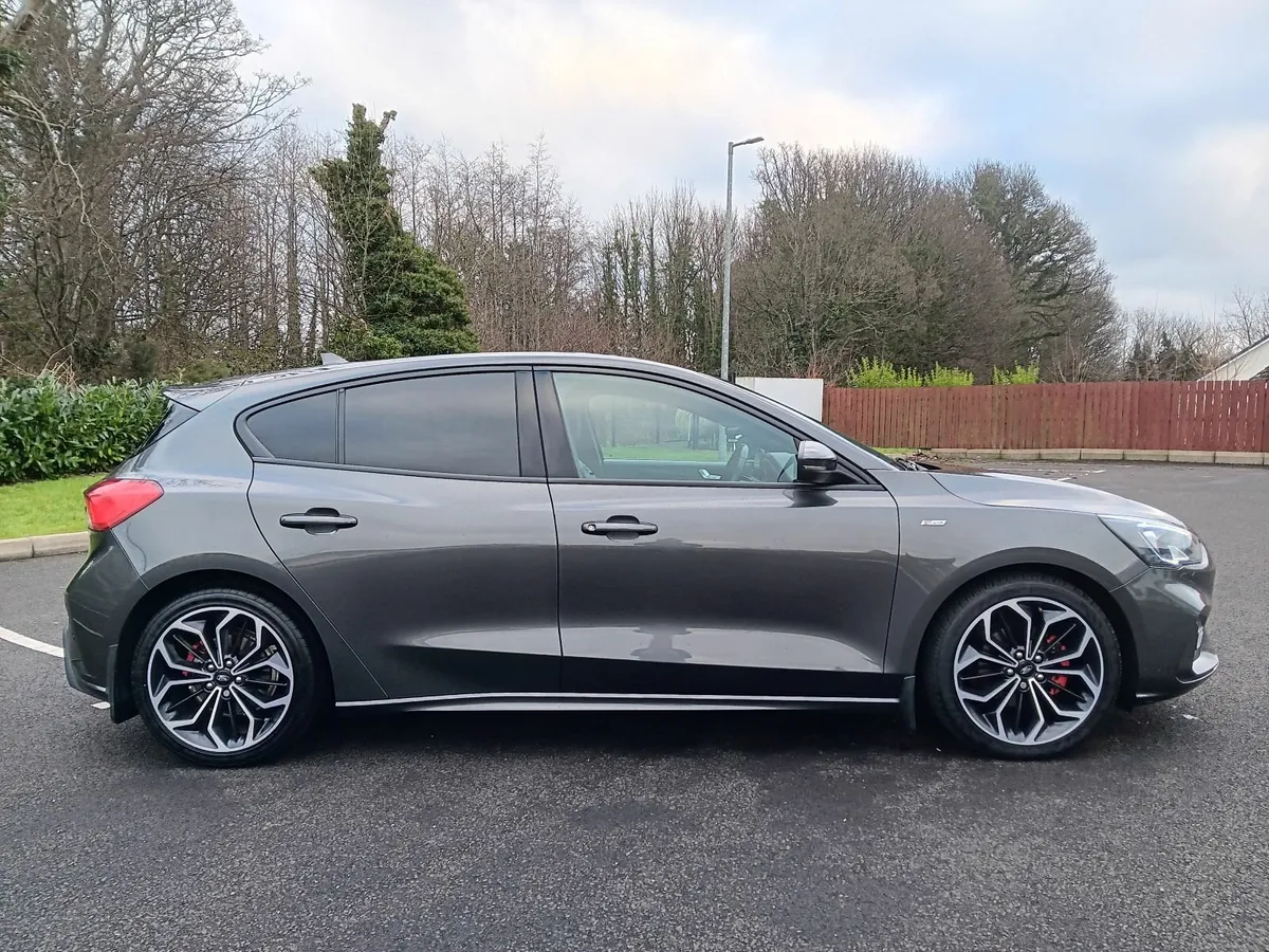 Ford Focus ST-Line X 2019 - Image 3