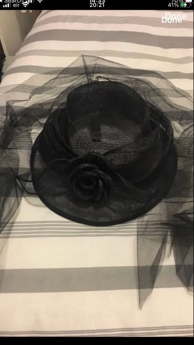 Ladies new hat one size €20 - Image 1