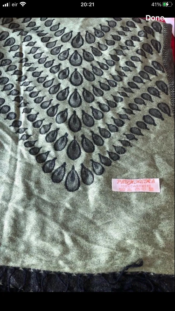 Ladies cashmere shawl €15 - Image 1