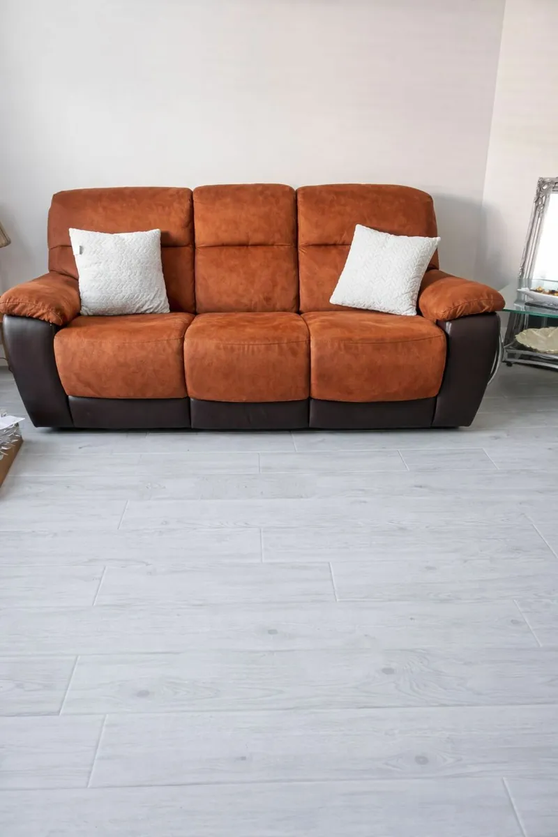 Luxury DFS reclining sofa set - Image 1