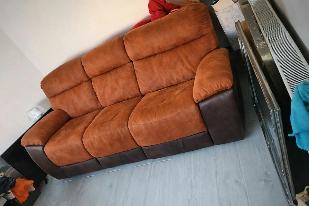 Luxury DFS reclining sofa set - Image 3