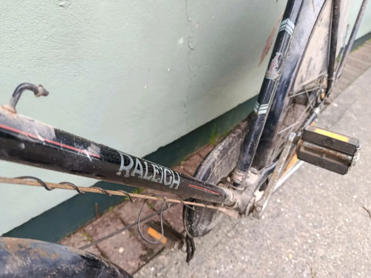 Old Raleigh bicycle - Image 2