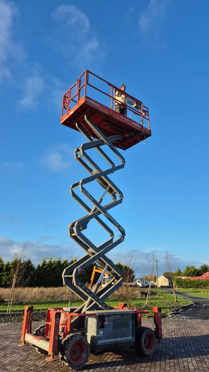 SKYJACK DIESEL LIFT - Image 4