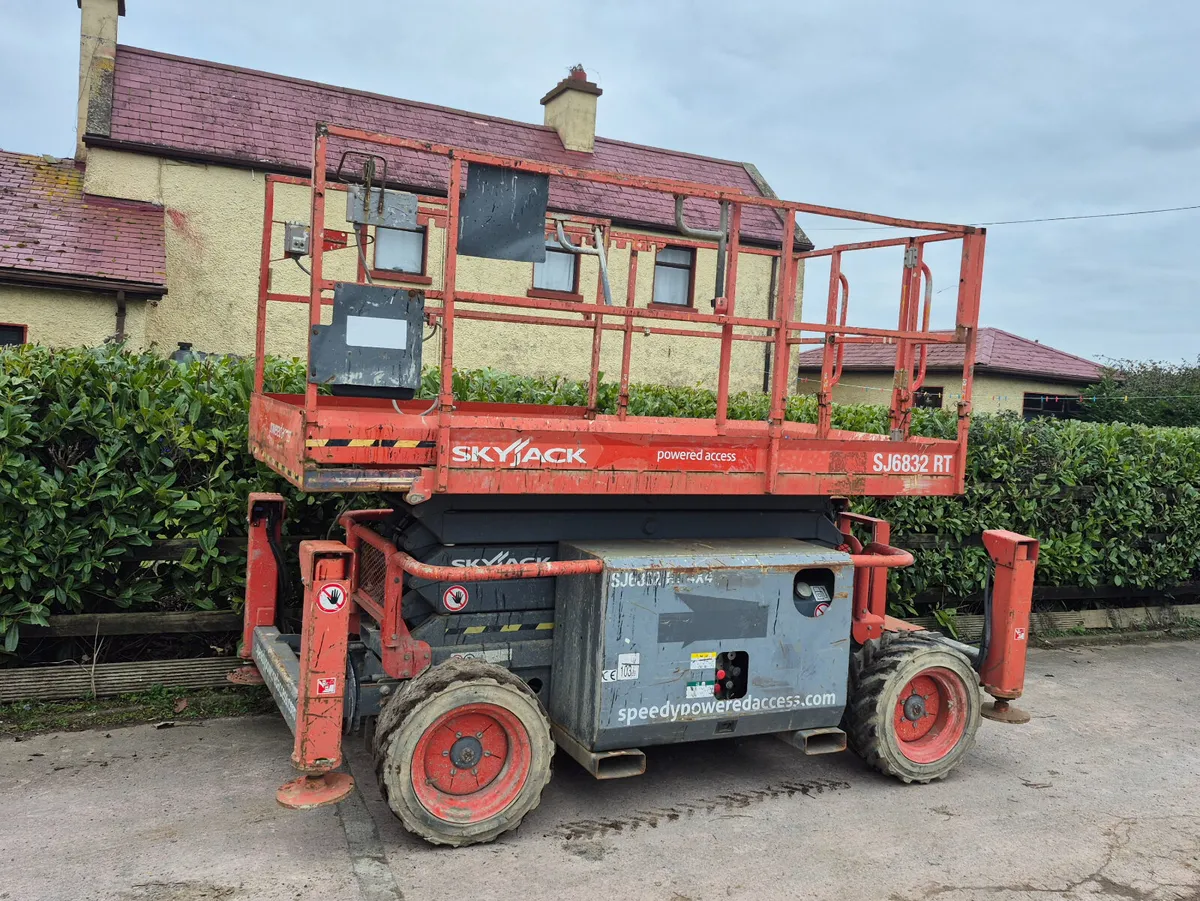 SKYJACK DIESEL LIFT - Image 3