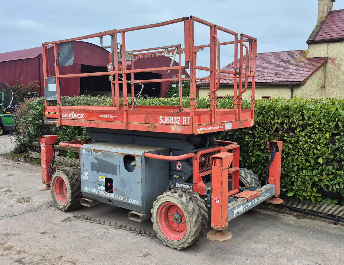 SKYJACK DIESEL LIFT - Image 2