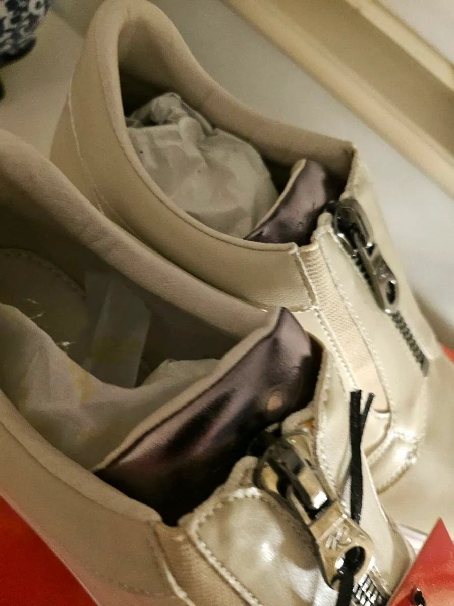 Kate Appleby bailey's runners - Image 3