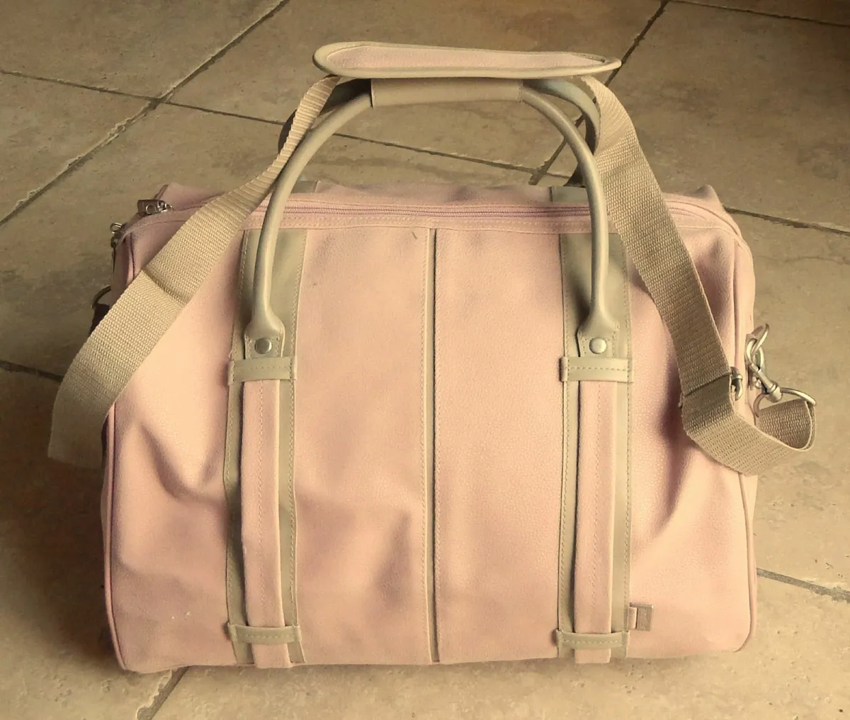 Antler brand Ladies Travel Bag - Image 4