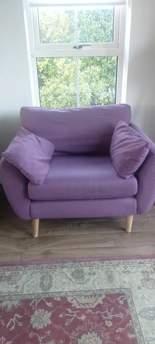 Snuggle Chair - Image 1